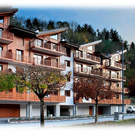 Residenza Finestra Sul Parco Appartement Comano Terme Buitenkant foto