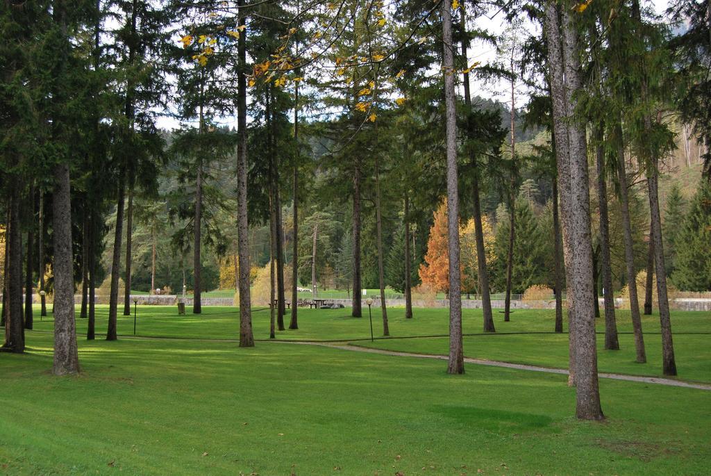 Residenza Finestra Sul Parco Appartement Comano Terme Buitenkant foto