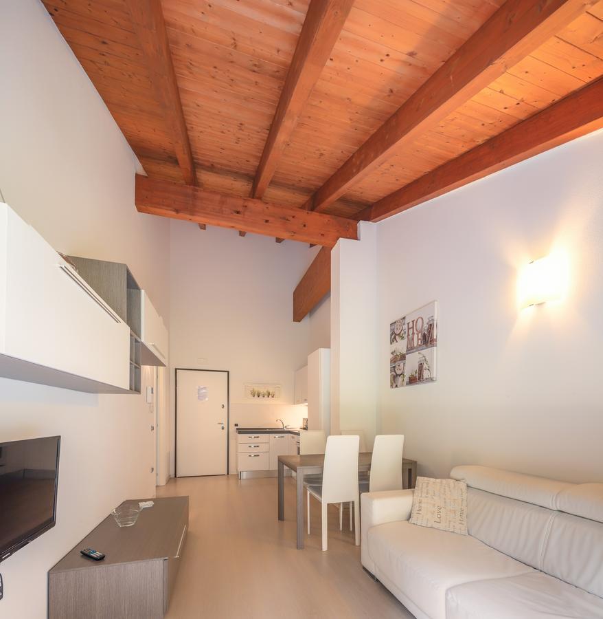 Residenza Finestra Sul Parco Appartement Comano Terme Buitenkant foto