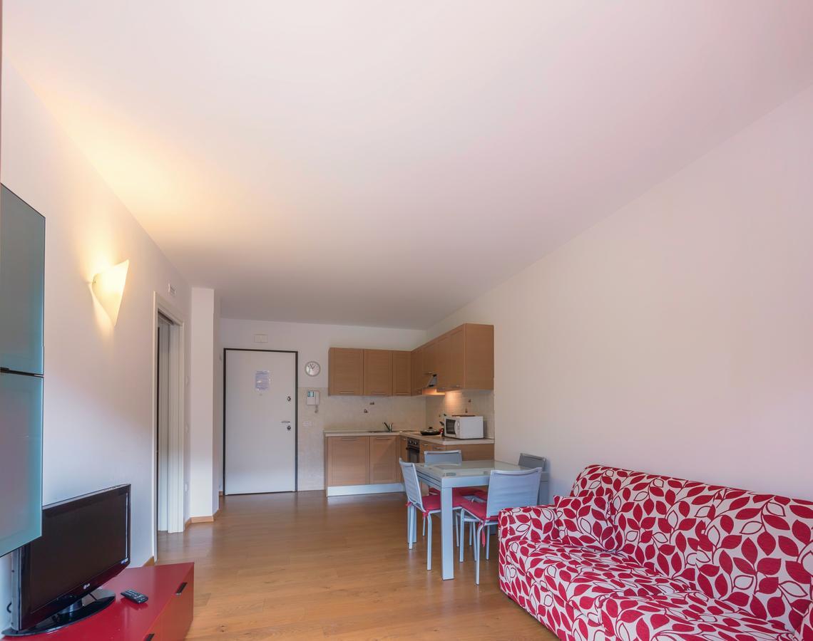 Residenza Finestra Sul Parco Appartement Comano Terme Buitenkant foto