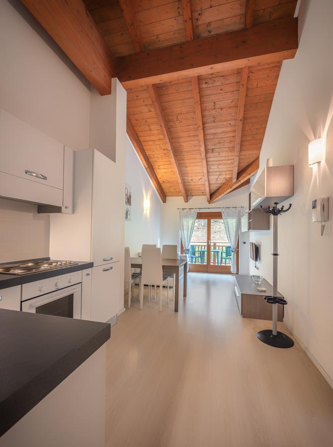 Residenza Finestra Sul Parco Appartement Comano Terme Buitenkant foto