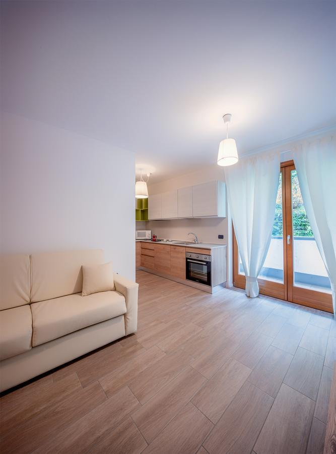 Residenza Finestra Sul Parco Appartement Comano Terme Buitenkant foto