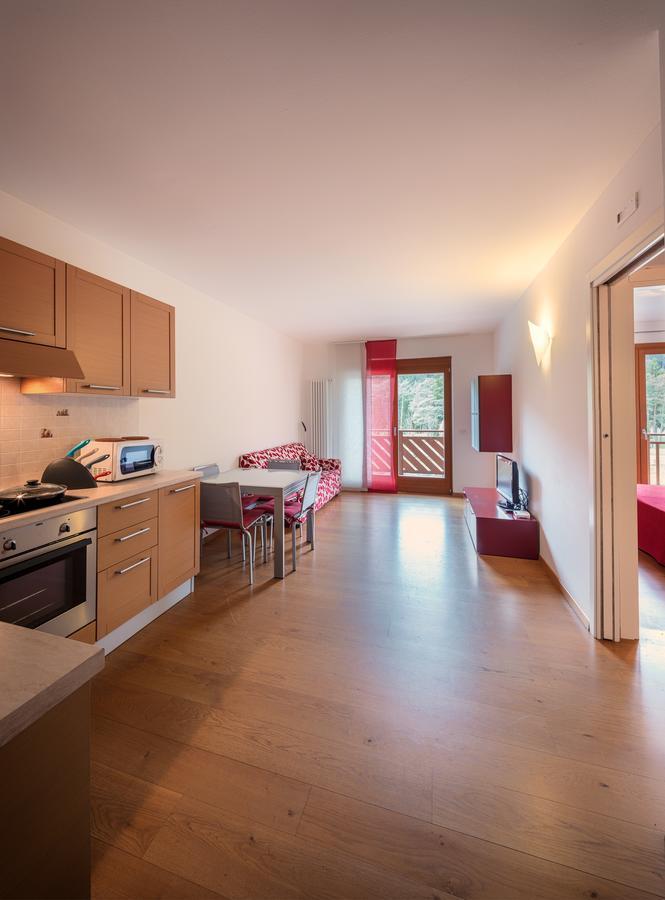 Residenza Finestra Sul Parco Appartement Comano Terme Buitenkant foto